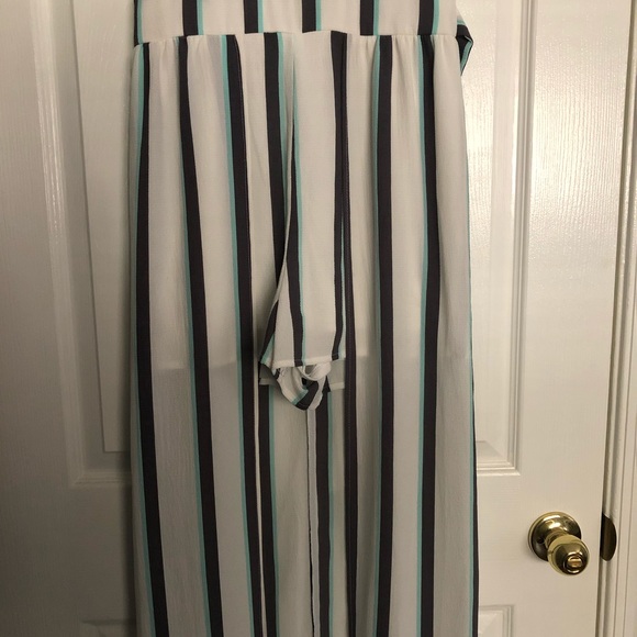 Pinstripe Romper NWOT Size 9 - Picture 3 of 6